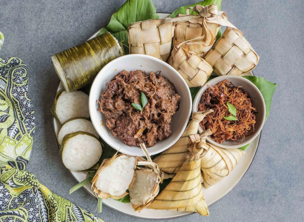 Ketahui Keunikan Ketupat Lemak Sarawak Yang Berbeza Dengan Ketupat Di Semenanjung