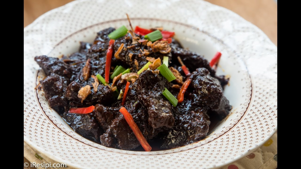 Juadah Istimewa Hari Raya, Ini Resipi Daging Masak Hitam 'Style' Sarawak