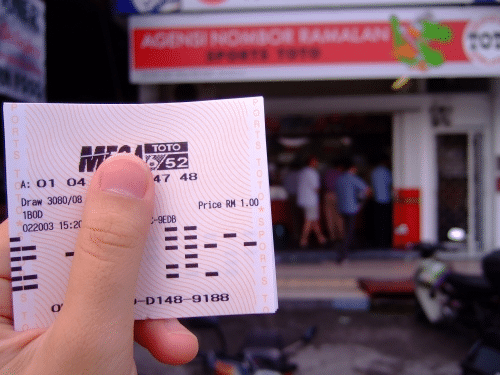 'Tuah' Dengar Nasihat Isteri, Lelaki Ini Menang Jackpot RM3 Juta