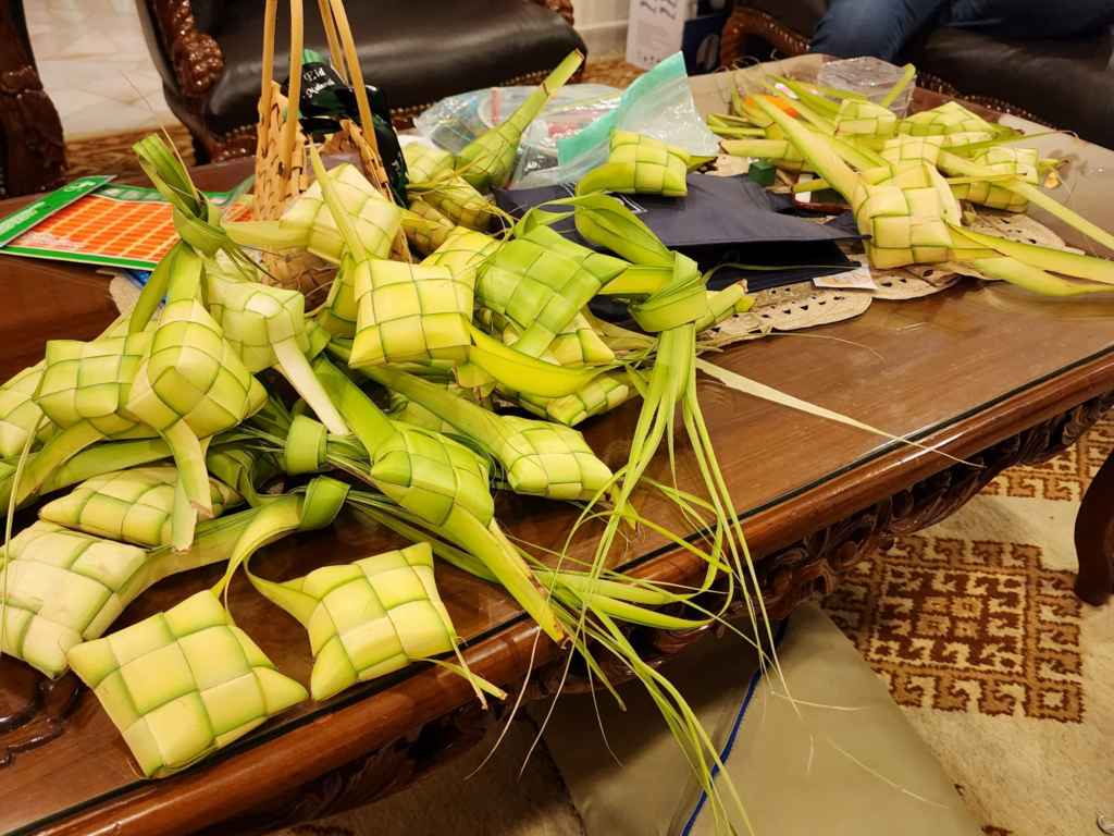 'Kenapa Orang Masih Buat Ketupat Masa Raya', Persoalan Lelaki Ini Raih Perhatian Netizen