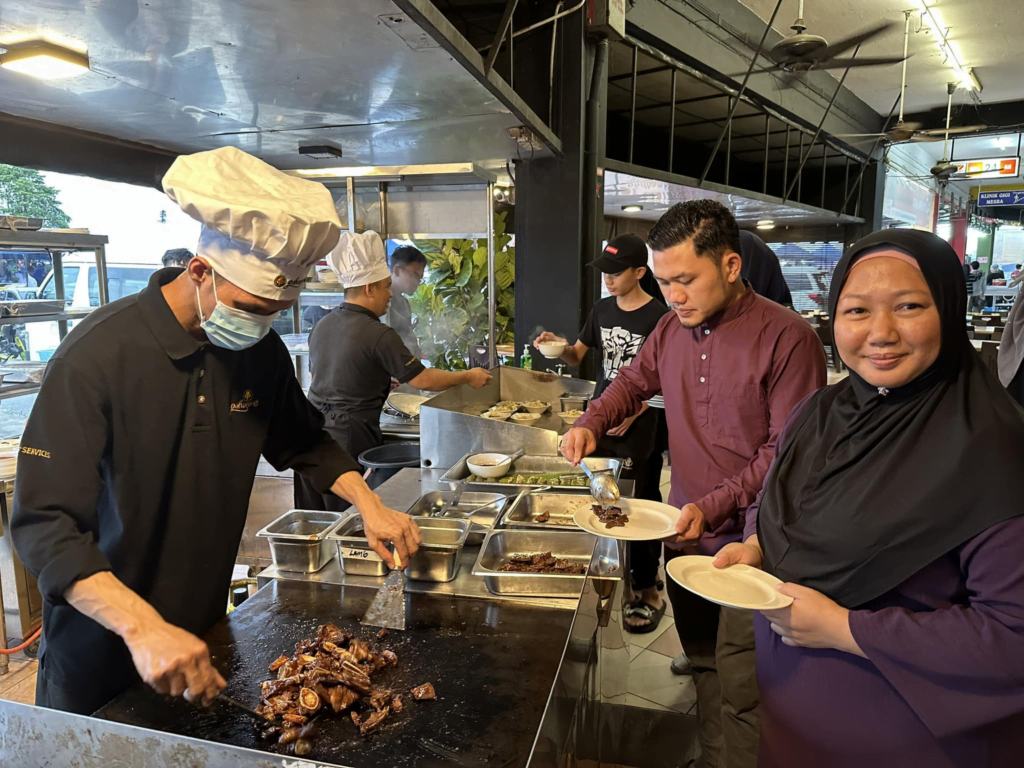 Lebih 40 Aneka Lauk Disediakan, Buffet Di Restoran Pohonmas Samarahan Tawar Harga Bawah RM 50