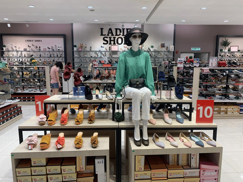 Kasut Wanita Serendah RM 10, AEON Mall Kuching Central Kini Adakan 'Clearance Sale'