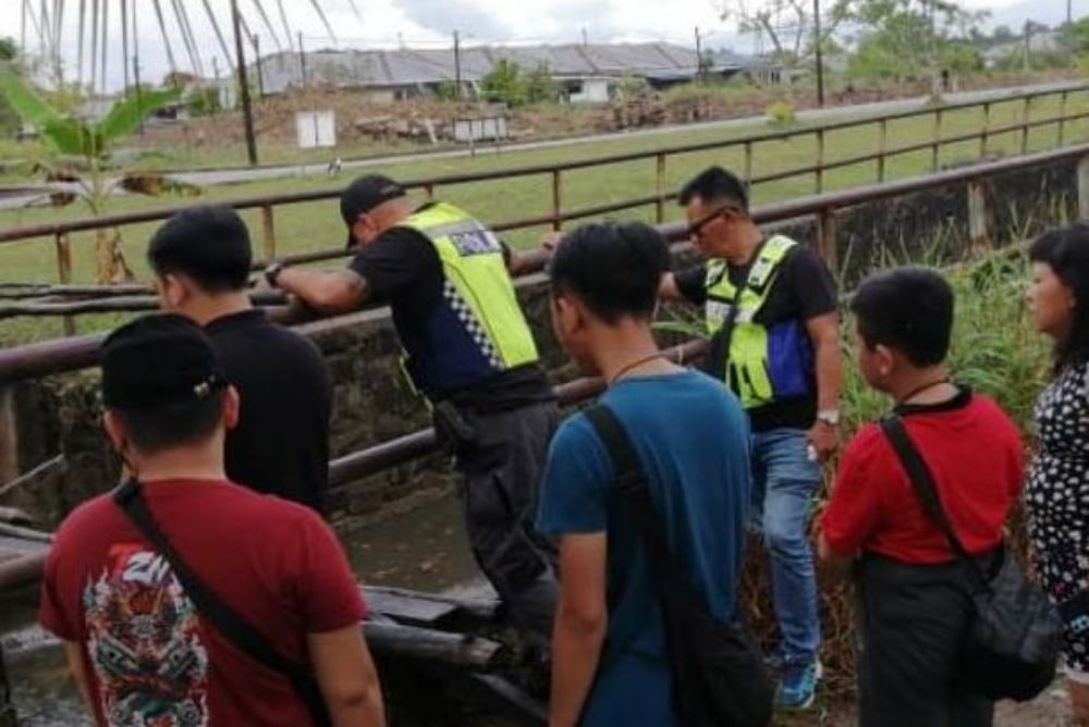 Kelibat Buaya Panjang 10 Kaki Di Longkang Perumahan, Penduduk Kopodim Matang Diminta Berhati-Hati