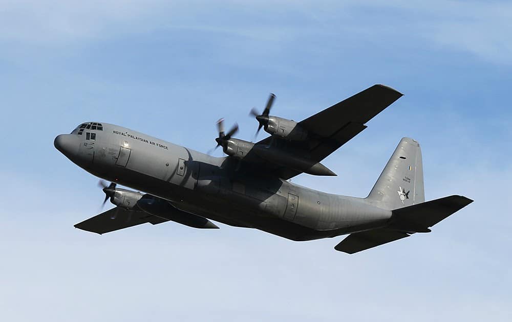 'Turun Pakai Parachute Ke?', Student UPNM Balik Raya Naik Pesawat C-130 Hercules Buat Netizen Teruja