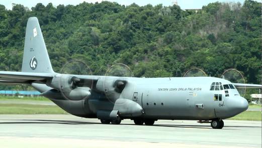 'Turun Pakai Parachute Ke?', Student UPNM Balik Raya Naik Pesawat C-130 Hercules Buat Netizen Teruja