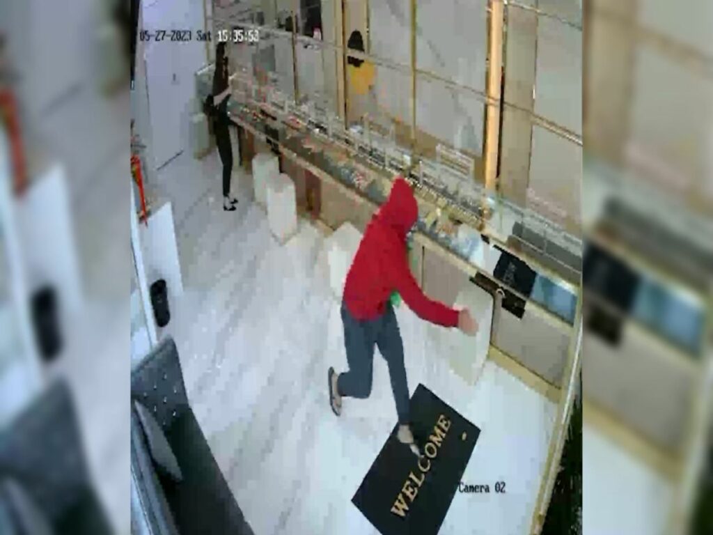 Ramai Tertipu, Video Ragut Kedai Emas Di Kota Kinabalu Hanya 'Prank' Semata-Mata