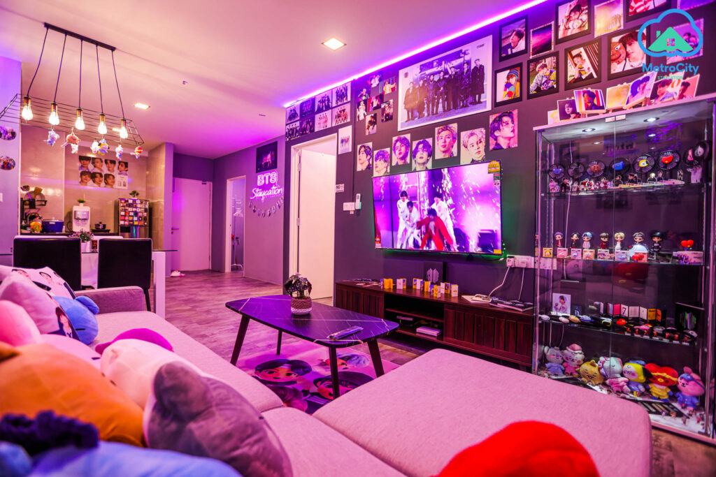 Bukan Sahaja Di Semenanjung, Malah Di Sarawak Juga Terdapat BTS Staycation Di Metrocity Apartment