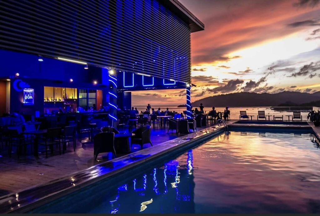Berlangitkan Bulan & Bintang, Ini 10 Lokasi Hangout Terbaik Di Kota Kinabalu Sabah