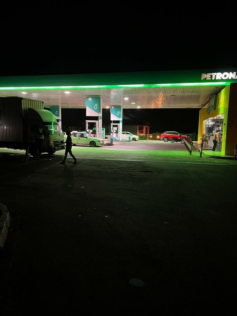 Lelaki Kantoi Rakam Wanita Dalam Tandas