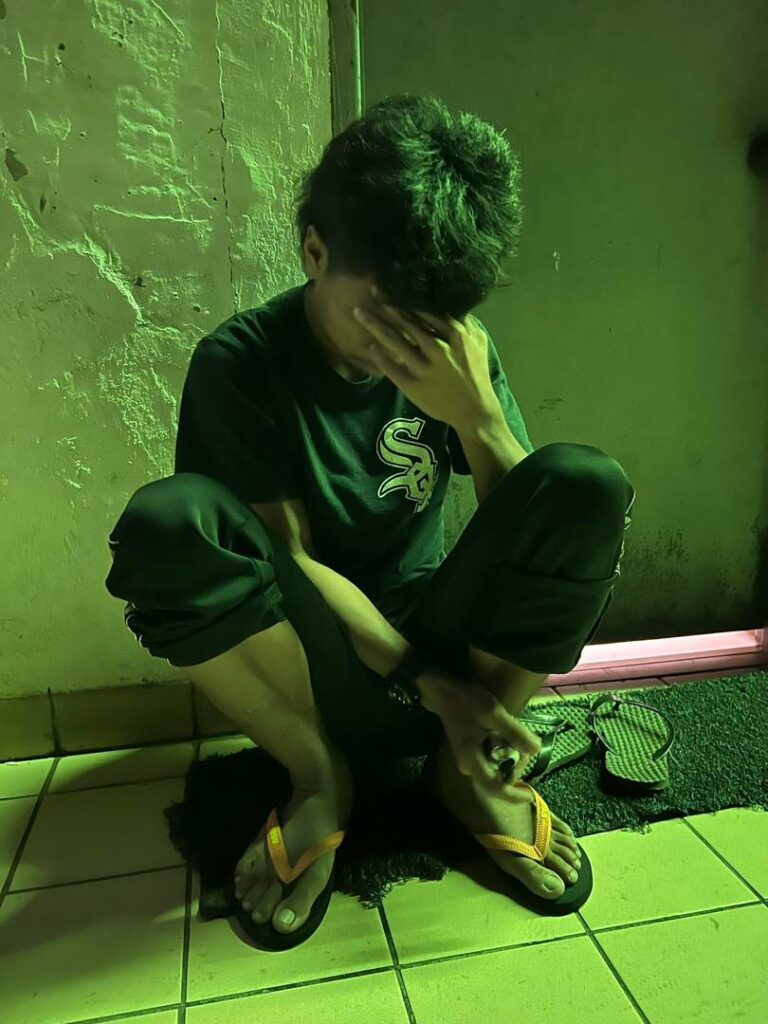 Lelaki Kantoi Rakam Wanita Dalam Tandas
