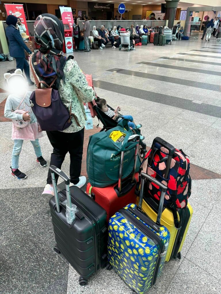 Anak Hampir Dihalau Dari Pesawat, Netizen Kongsi Pengalaman Pahit Terbang Dengan 'Airline' Ini