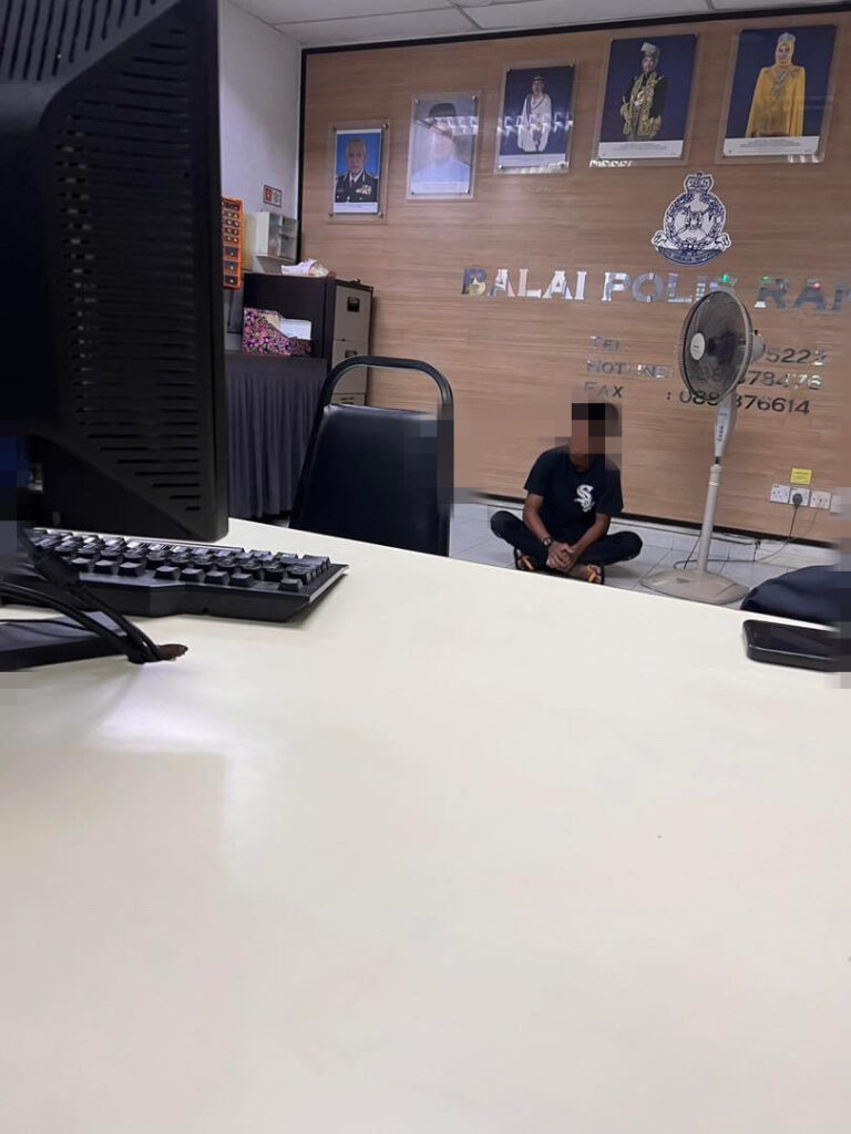 Lelaki Kantoi Rakam Wanita Dalam Tandas