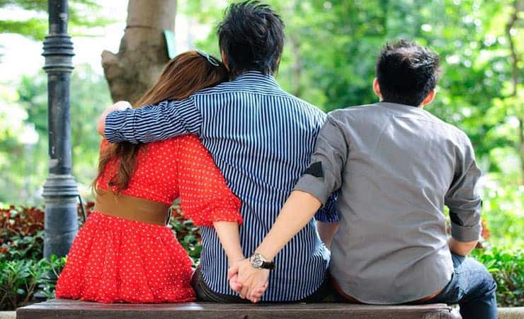 Isteri Curang Berpaut Pada Kaki Suami, Mohon Maaf Depan Mahkamah