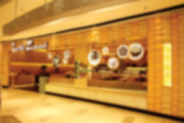 2 Hari Cirit-Birit, Pelanggan Dedah Ulat 'Bersarang' Dalam Botol Kicap Di Kedai Sushi Terkenal