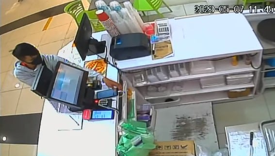 Selamba 'Rembat' Telefon Bimbit Di Summer Mall, Wanita Minta Netizen Kesan Suspek