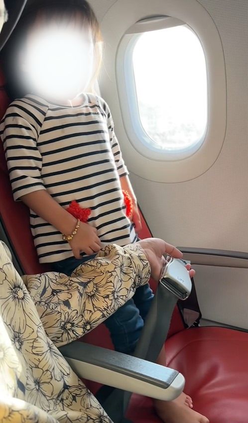 Anak Hampir Dihalau Dari Pesawat, Netizen Kongsi Pengalaman Pahit Terbang Dengan 'Airline' Ini