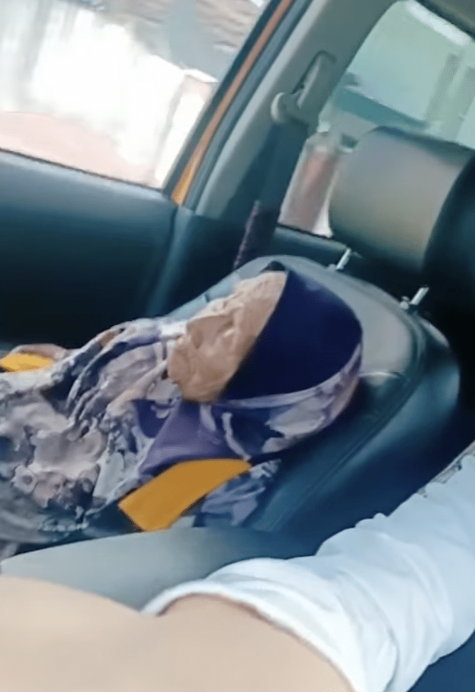 'Teringat Arwah Ibu', Sebak Tengok Rumah Usang Mak Cik Jual Kerepek Tinggal Seorang Diri Di Tawau
