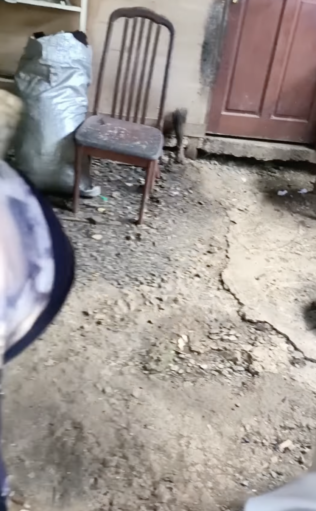 'Teringat Arwah Ibu', Sebak Tengok Rumah Usang Mak Cik Jual Kerepek Tinggal Seorang Diri Di Tawau