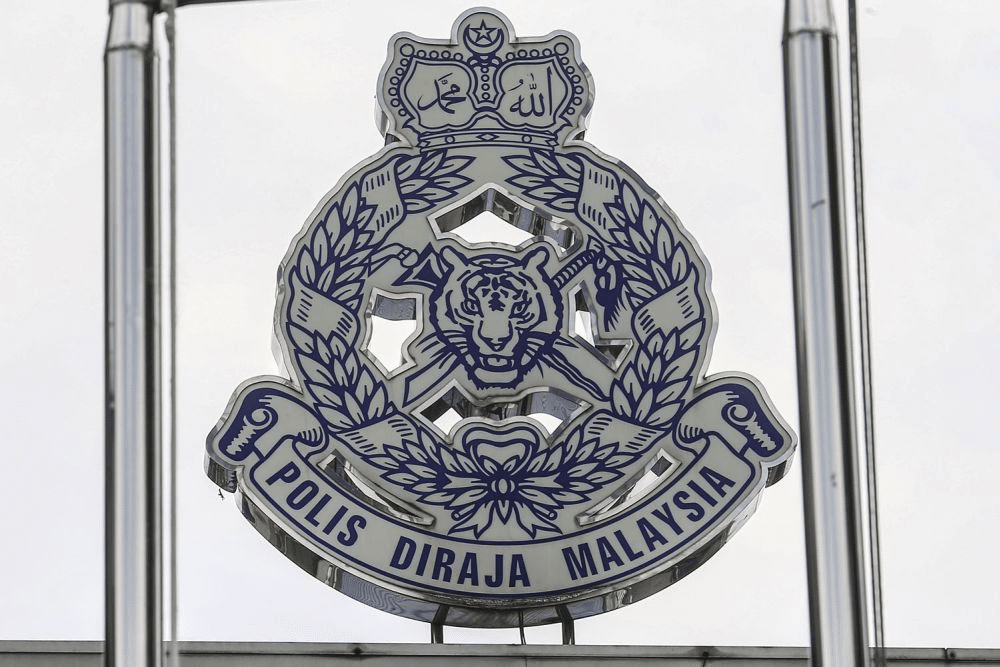 Ditumbuk Gara-Gara Guna Baju Melayu, Pelajar Perempuan Tarik Balik Laporan Polis Terhadap Guru Lelaki