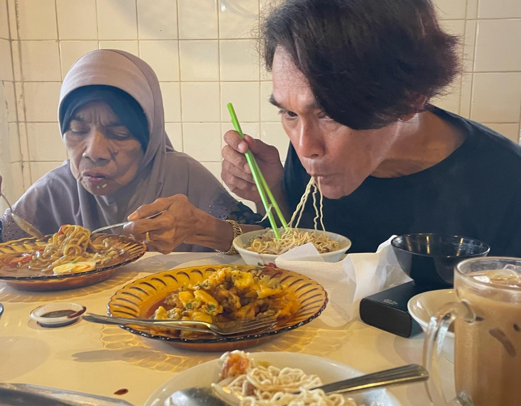 Kali Ini Makan Di Laila Inn Cafe, Perkongsian Lucu Azhan Rani Ini Buat Netizen Terhibur
