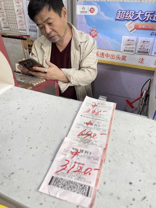 Tuah Pelanggan Tolak Tiket Salah Cetak, 'Owner' Kedai Loteri Pula Bawa Pulang RM194,000