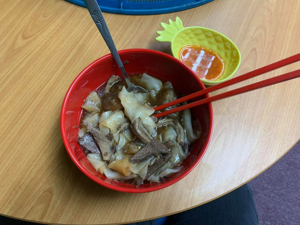 Ada Kueh Chap Daging, Mi Kolok Dan Mi Claypot, Cafe LJ Noodle Ini Jadi Kegemaran Penduduk Lokal