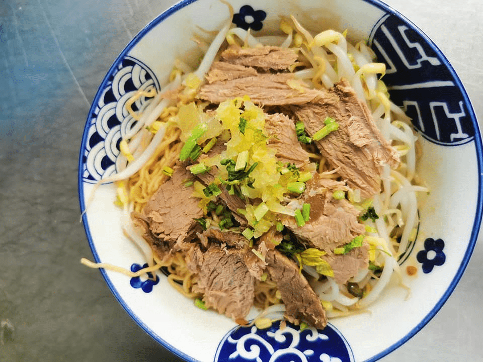 Ada Kueh Chap Daging, Mi Kolok Dan Mi Claypot, Cafe LJ Noodle Ini Jadi Kegemaran Penduduk Lokal