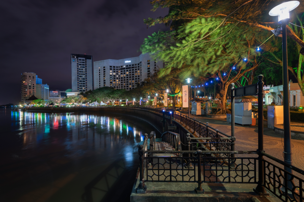 Santai Hujung Minggu? Ini Senarai 10 Aktiviti Menarik Di Waterfront, Kuching Buat Anda