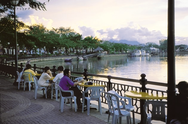 Santai Hujung Minggu? Ini Senarai 10 Aktiviti Menarik Di Waterfront, Kuching Buat Anda