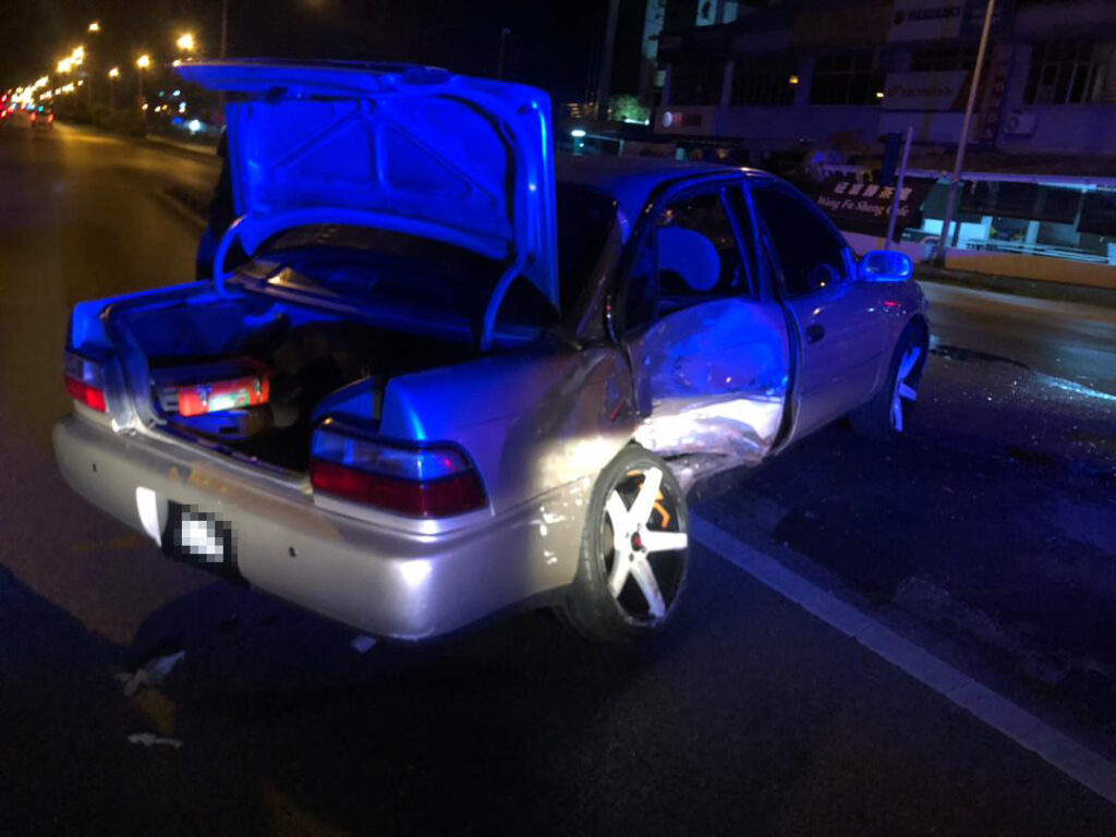 Tanpa Hiraukan Pasangan, Lelaki Larikan Diri Setelah 'Berkejar-Kejaran' Dengan Polis Di Kuching