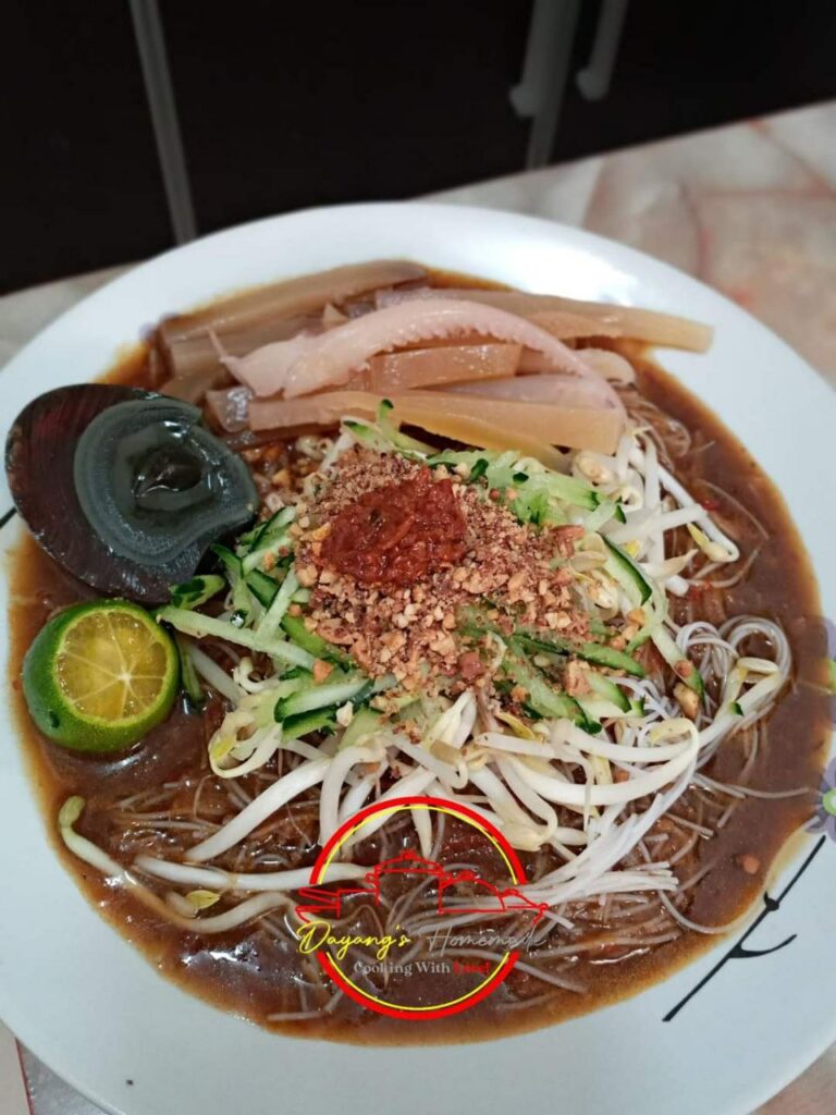 Tak Guna Ikan Pun Boleh Sedap, Wanita Ini Kongsi Resipi Mee Belacan Original Sarawak