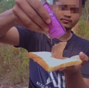 Demi Konten, Lelaki Ini Makan Sandwich Whiskas Sampai Termuntah-Muntah