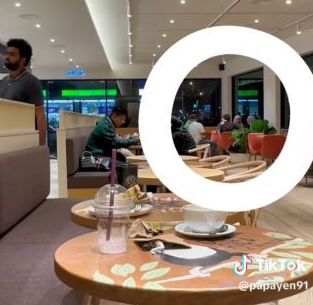 Ibu Bapa Buat Tak Tahu Anak Terpekik Melolong, Pelanggan Berang Sampai Ada Yang Keluar Kafe