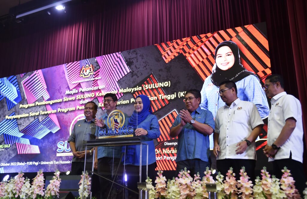 Bagi Pelajar B40, Program Pembangunan Siswa Sulung Berikan Pendidikan Percuma Di Universiti Awam