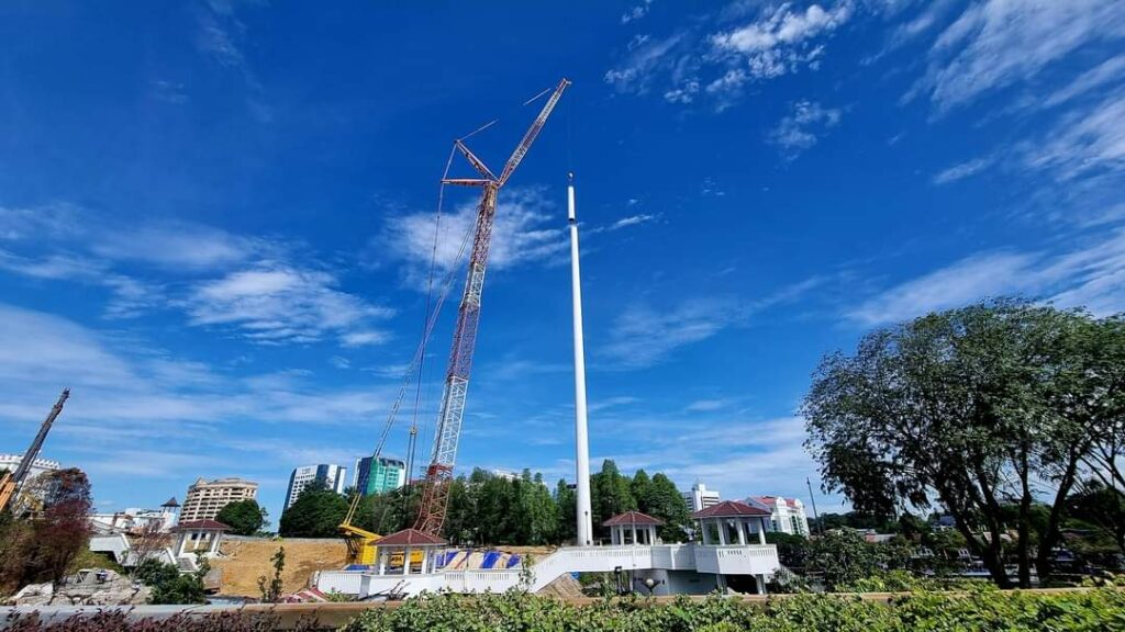 Setinggi 99 Meter, Lihat Struktur Terkini Tiang Bendera Sarawak Tertinggi Di Malaysia