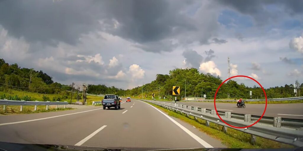 'Nang Sik Jerak', Kini Muncul Pula Individu Buat Aksi Superman Di Jalan Bau- Batu Kawa