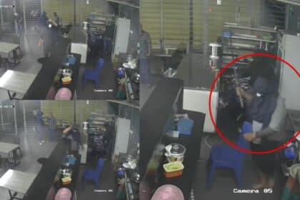 Siap Bawa Samurai, Kedai Di Batu 11 Dedah CCTV Rakam Sekumpulan Individu Rembat Barangan Kedai