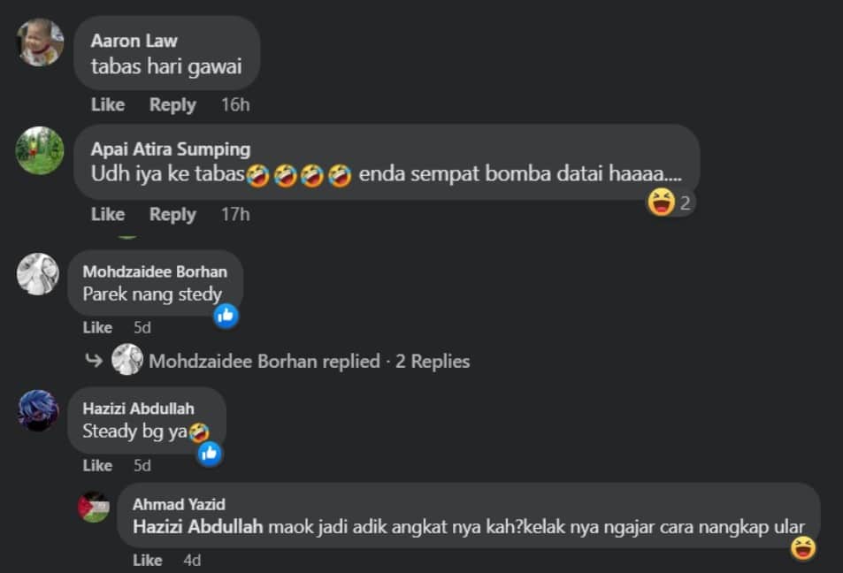 'Tok Baruknya Hero', Aksi Individu Ini Selamba Tangkap Ular Di Pasar Sarikei Raih Perhatian Netizen