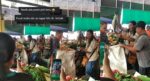 'Tok Baruknya Hero', Aksi Individu Ini Selamba Tangkap Ular Di Pasar Sarikei Raih Perhatian Netizen