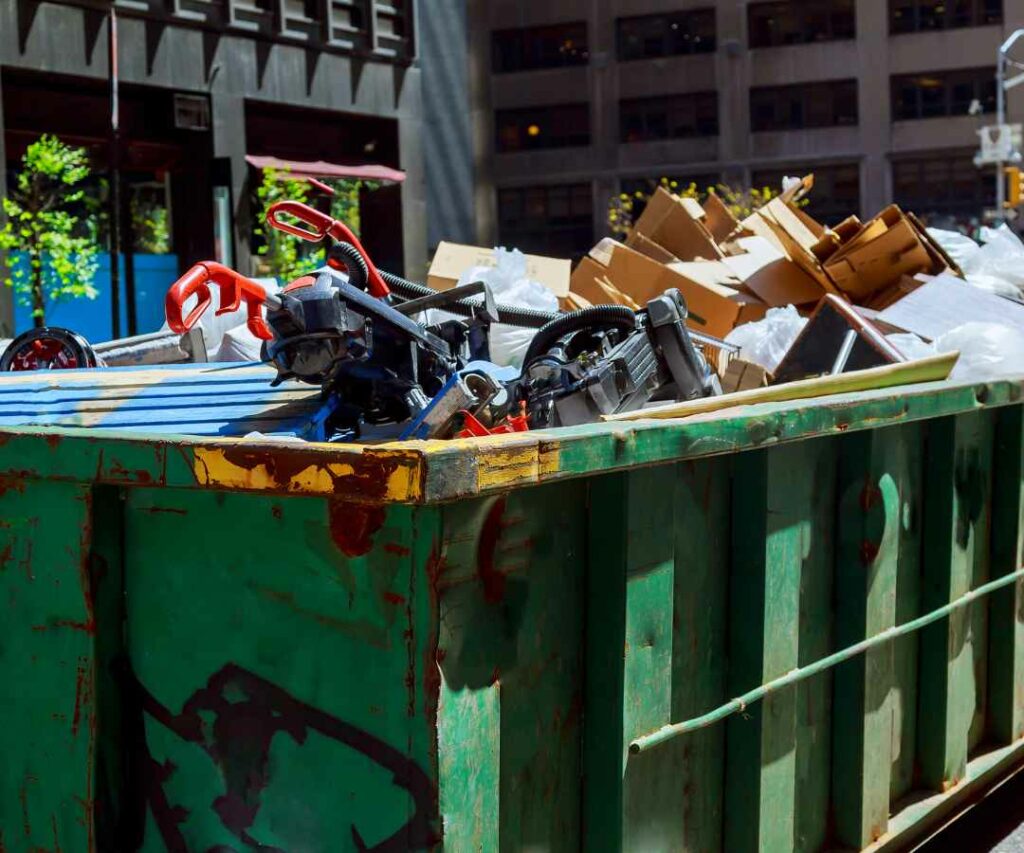 Buat Laporan Polis, Wanita Terkejut Temui Wang RM262K Dalam Timbunan Sampah