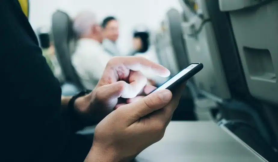 Penumpang MAS Dan Firefly Tak Perlu Matikan Telefon Pintar Dalam Pesawat Bermula 1 Julai