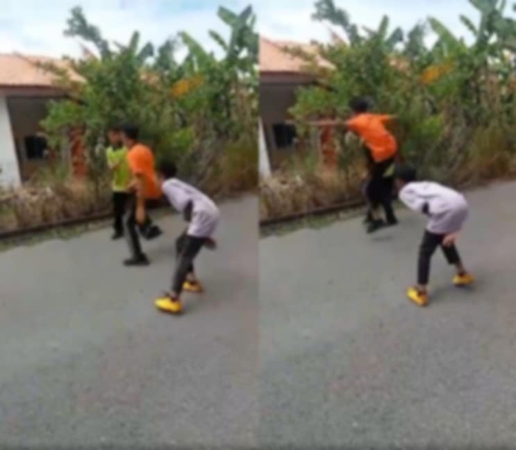 [VIDEO] 'Kecik-Kecik Dah Tunjuk Samseng', Tular Pelajar Sekolah Bertumbuk Di Kota Samarahan