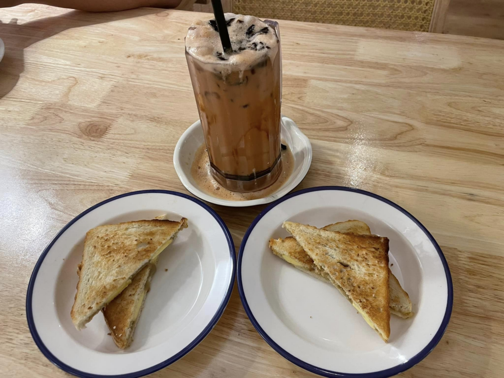 I.G Ais Kacang Jalan Gambier Tawar Aneka Menu Sambil Nikmati View Bandar Kuching