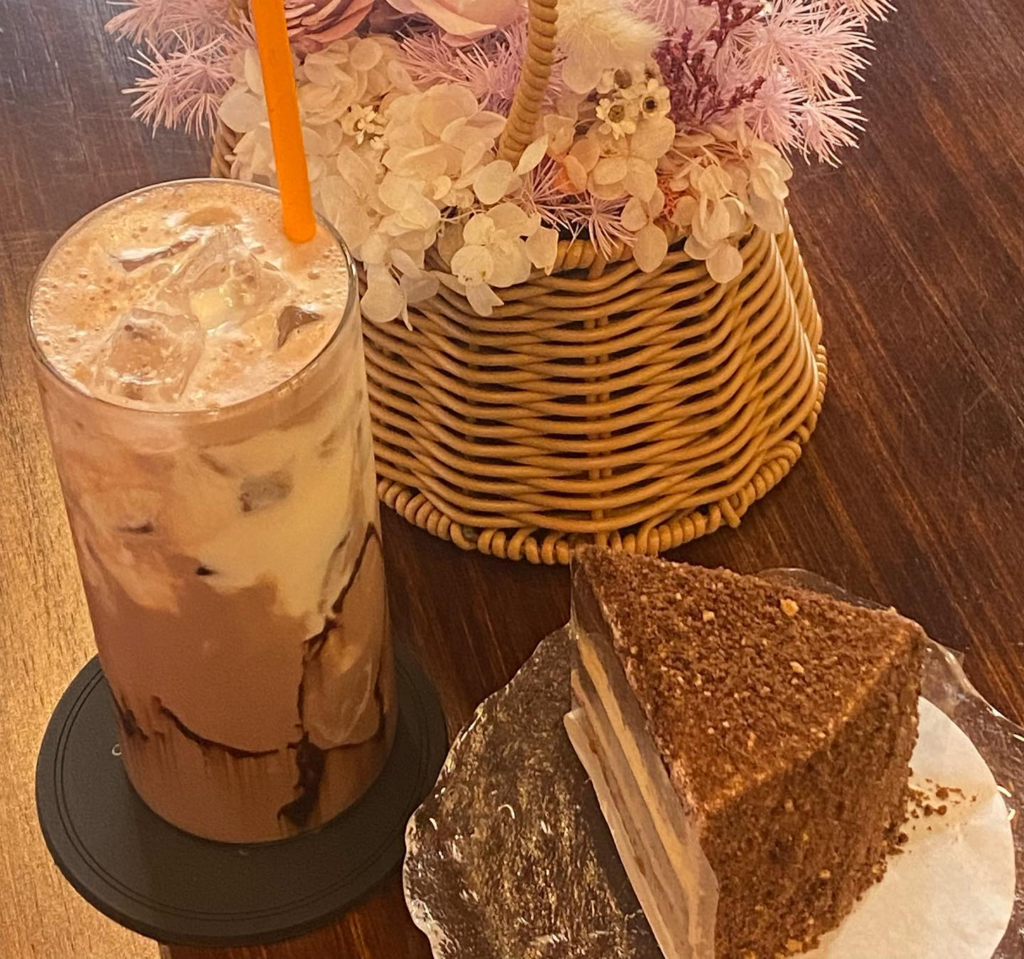 Cafe Aesthetic Di Miri, Nikmati Pelbagai Menu Western Menarik Di Icon Cafe Ini