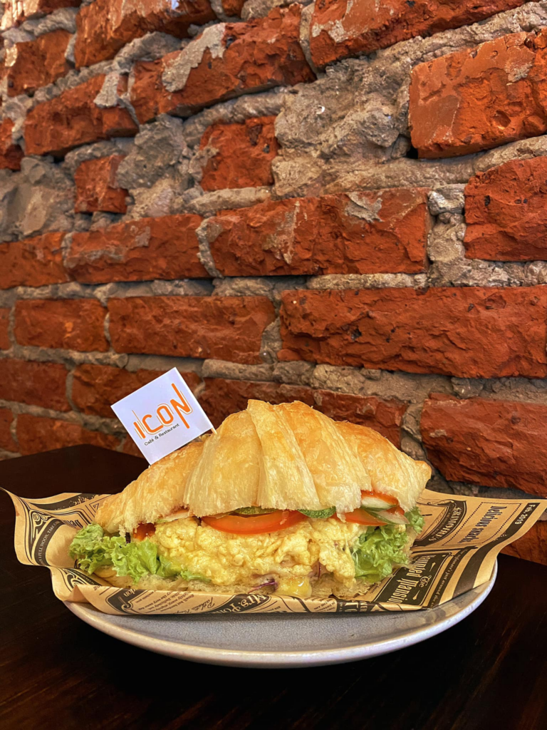 Cafe Aesthetic Di Miri, Nikmati Pelbagai Menu Western Menarik Di Icon Cafe Ini