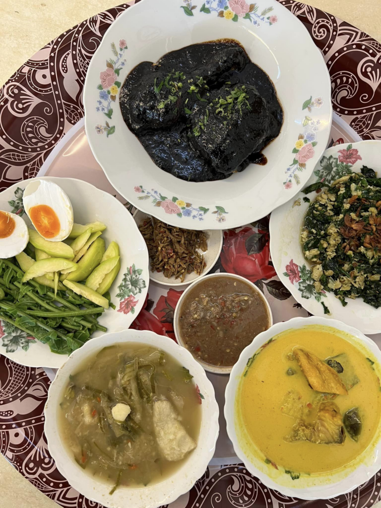 Sediakan Sajian Kampung Dalam Talam, Anda Perlu Cuba Makanan Menarik Di Subree Kopitiam Matang Ini