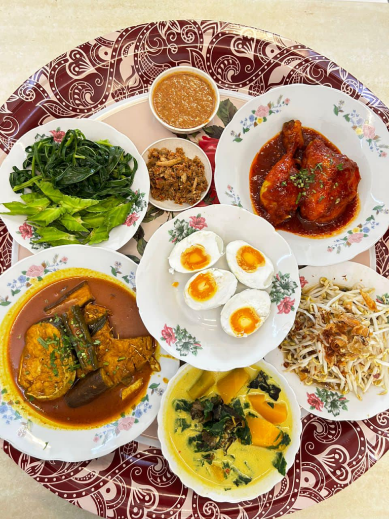 Sediakan Sajian Kampung Dalam Talam, Anda Perlu Cuba Makanan Menarik Di Subree Kopitiam Matang Ini