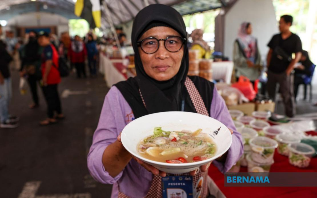 Lain Dari Yang Lain, Laksa Sarawak Jadi Buruan 'Hantu Laksa' Di Pesta Laksa Terbesar Perak