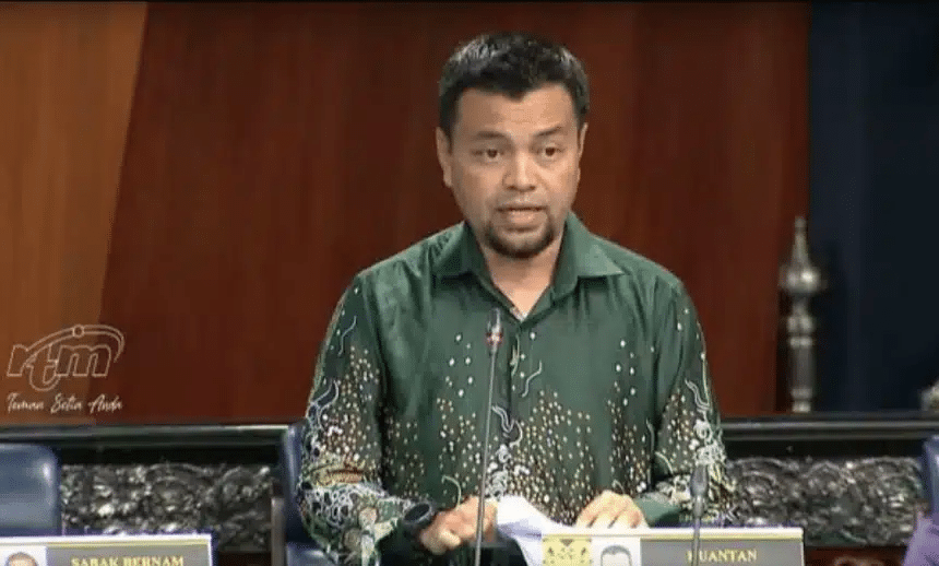 Dakwa 'Uniform' Nurse Ketat Dan Nampak Bentuk Badan, Netizen Bidas Kenyataan MP PAS
