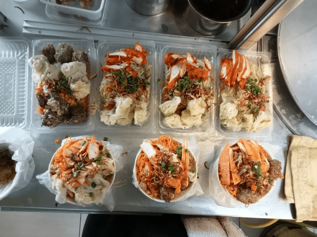 Menu Sarapan Kegemaran Ramai, Ini 3 Port Mi Kampua Halal Terbaik Di Kuching